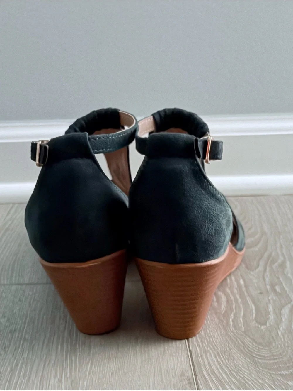 Journee Collection Forest Green Open-Toe Slingback Sandals. Women size 8.5 NWOT